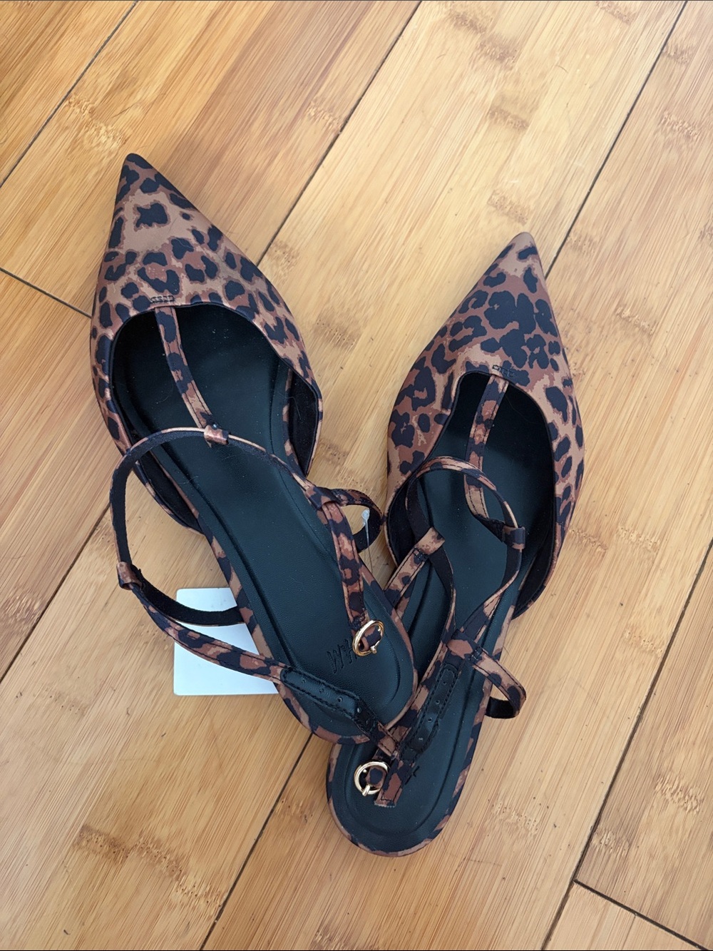 H&M NWT Leopard Print Pointed Toe Women's Flats with Ankle T-Strap